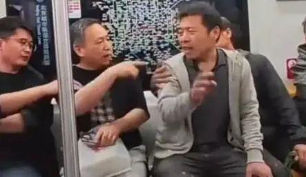 “脏”被拘留：你“高贵”的样子真让人恶心！九游会J9入口大快人心！北京大爷骂劳动者(图4)